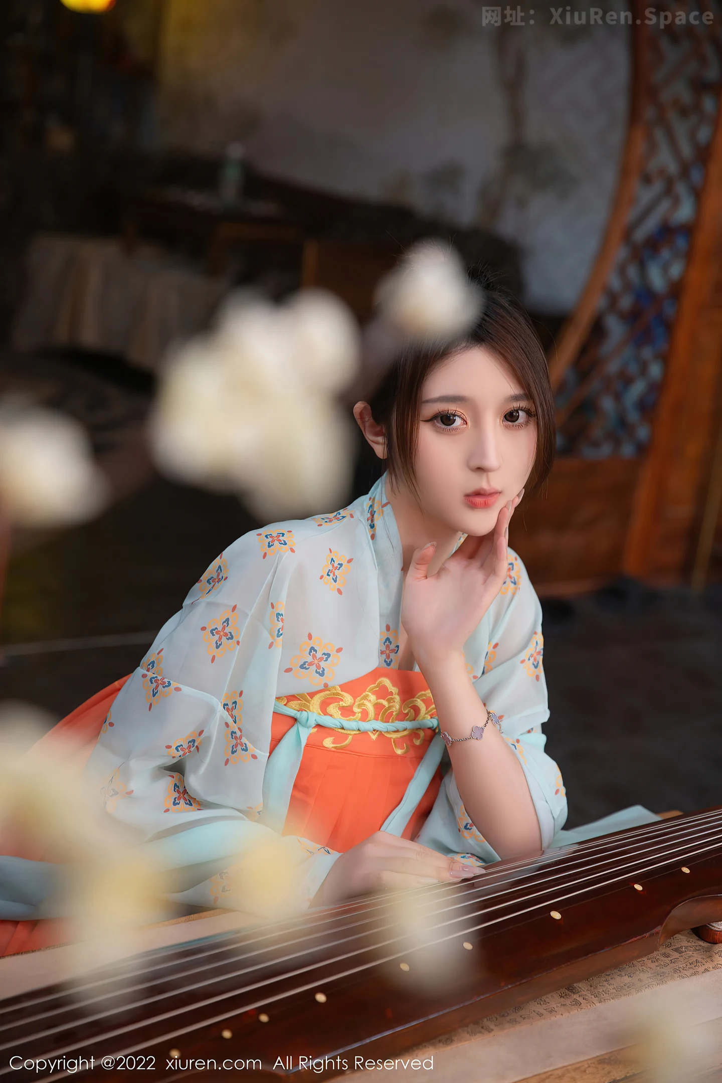 图片[5]-[XiuRen秀人网] VOL.5772 模特夏甜甜浅蓝色古装服饰配超薄原色丝袜秀美腿性感迷人写真77P-秀人网官方网站